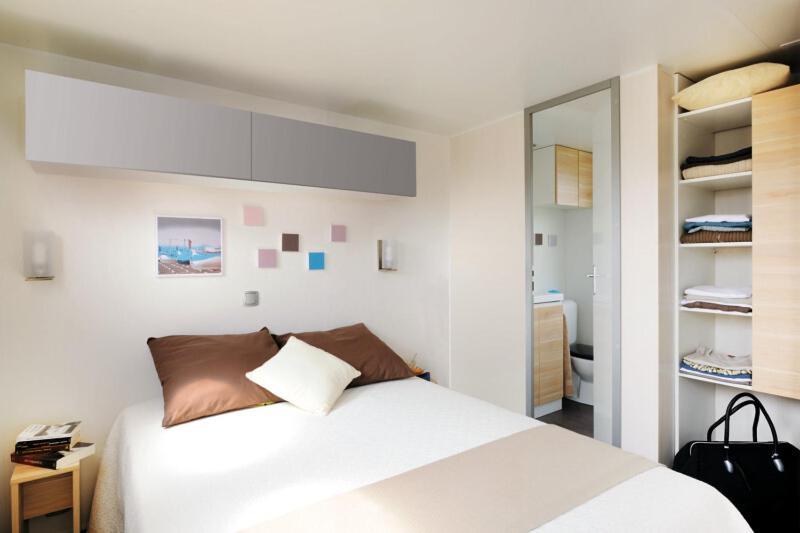 Camping De La Cote Des Legendes Brignogan-Plages Zimmer foto